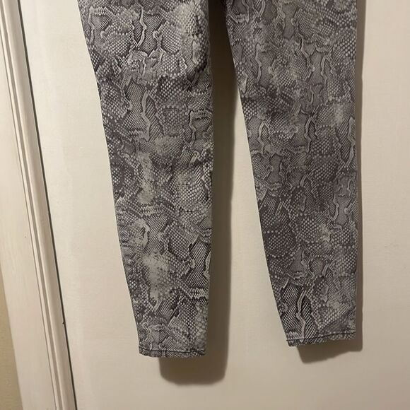 White House black market skinny ankle snakeskin print pants size 2 - Picture 8 of 12